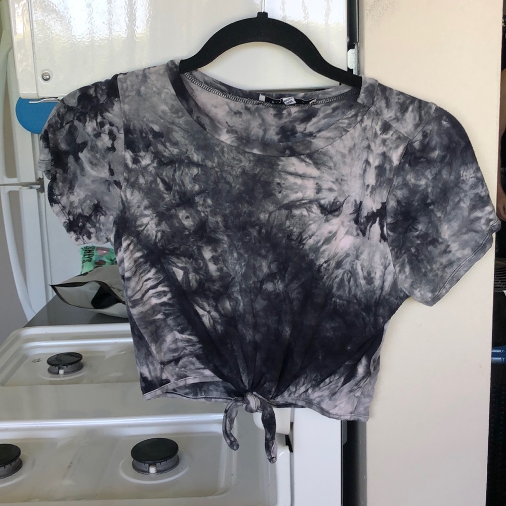 Black and white tie dye crop top tie off shirt